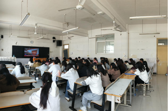 喜迎党的二十大 奋进新征程｜ballBET贝博BB艾弗森ballBET贝博BB艾弗森组织全院师生观看中国共产党第二十次全国代表大会开幕会直播