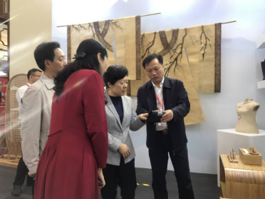 第十二届中国艺术节演艺及文创产品博览会在沪举行                     副省长吴桂英等领导参观指导kaiyun登录中国入口登录文创产品