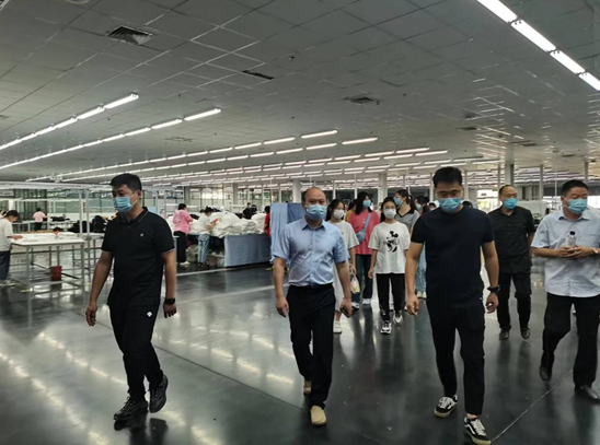 ballBET贝博BB艾弗森服装设计与工艺专业师生共赴商水盛泰纺织集团参观交流